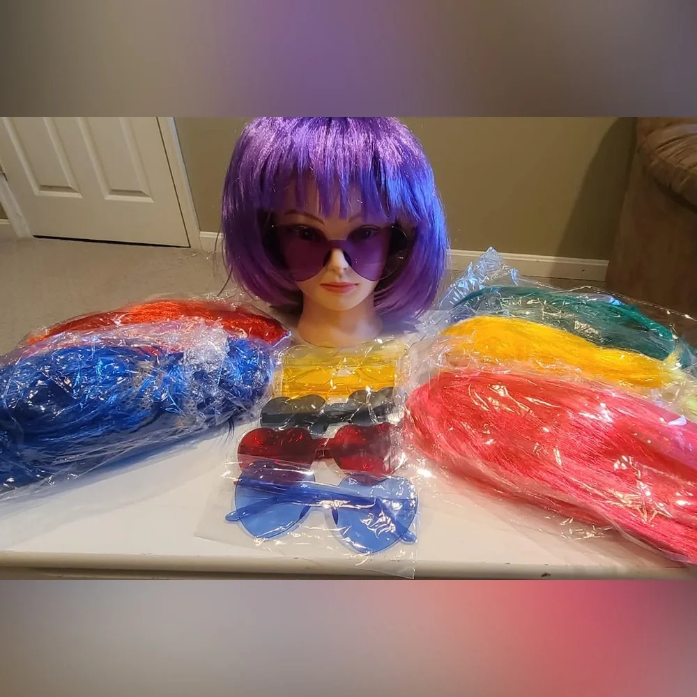 Party wigs set of 6 with 6 heart sunglasses